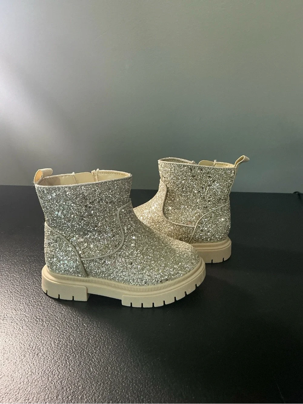 Cat & Jack Girls Glitter Zip-Up Ankle Boots in Gold Glitter